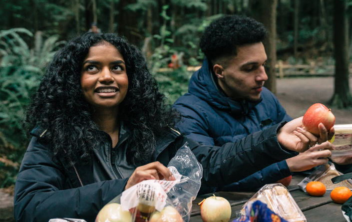 How to Stay Healthy While Traveling: Tips for Eating and Exercising