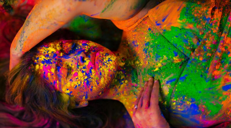 how to celebrate holi