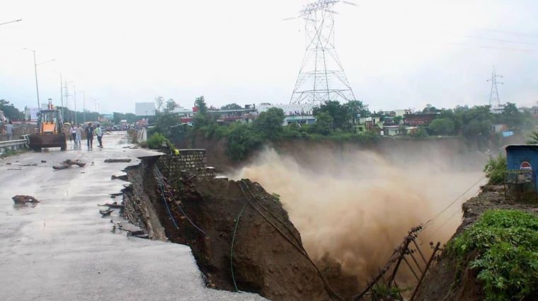 Dehradun District Floods: Cloudbursts Trigger Tamsa River Flooding, Red Alert Issued