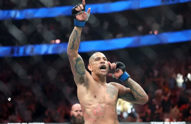 Alex Pereira Reclaims Title With 80-Second Knockout Over Magomed Ankalaev at UFC 320