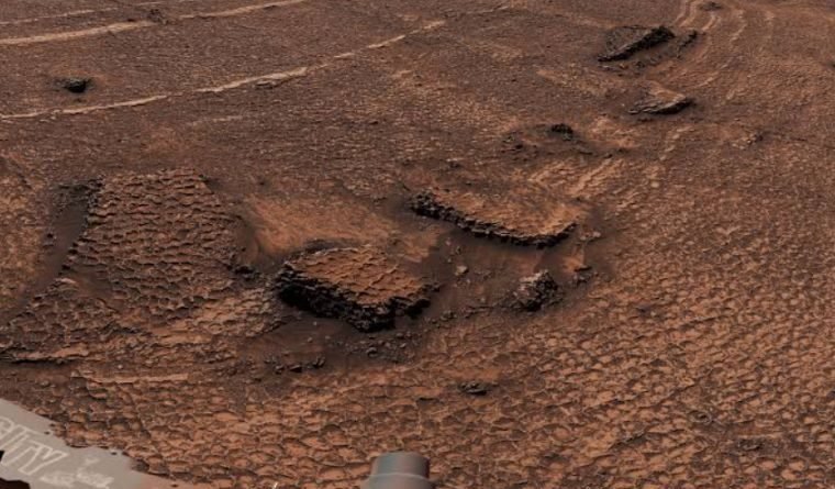  NASA's Curiosity Rover Finds Vast Honeycomb-Like Terrain on Mars