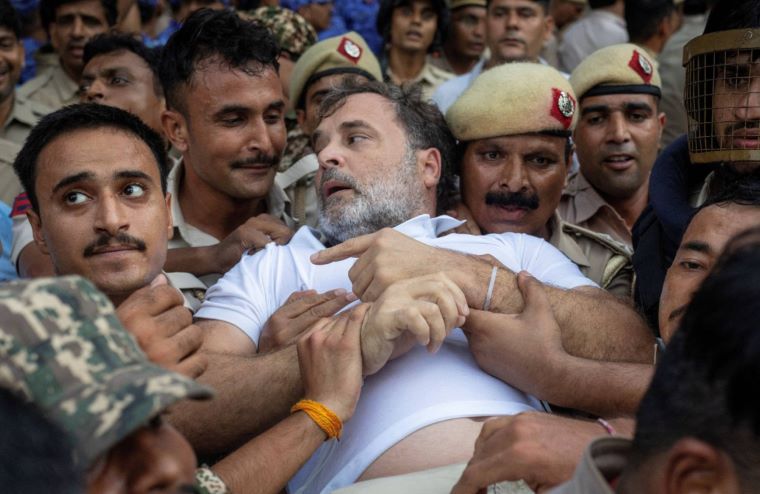 Rahul Gandhi, Priyanka Gandhi Detained During CJP Protest Near PM Residence